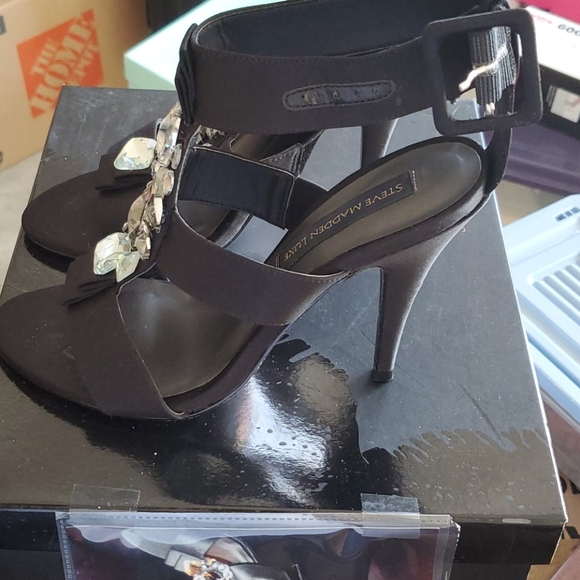 Shoes - Picture 2 of 4